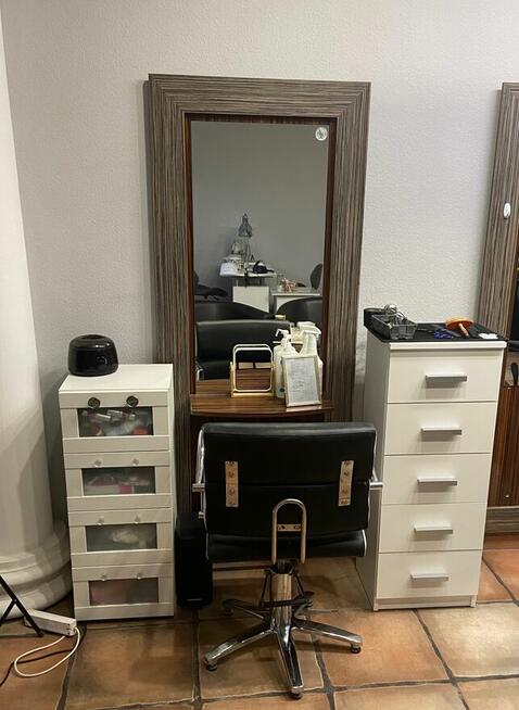 Stanowisko dla Barbera , Fryzjerki, Manicurzystki, Tatuatora