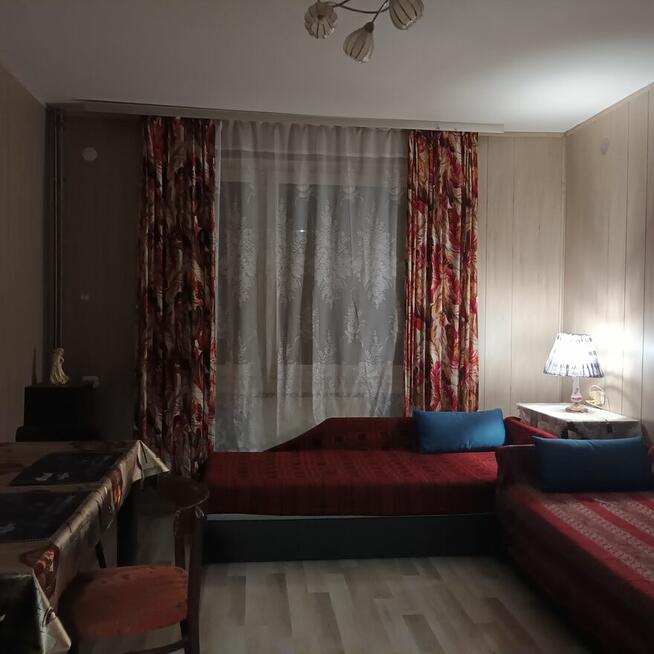 Pokój na parterze domu jednorodzinnego