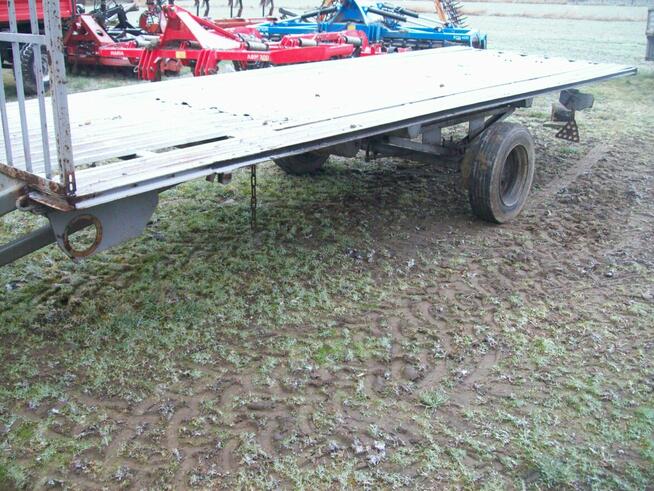 Przyczepa do balotów skrzyniopalet