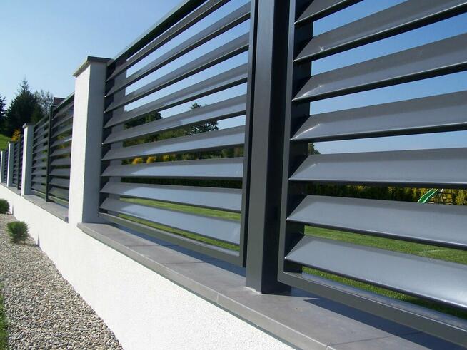 Nowoczesna brama przesuwna od SOLMET – styl i bezpieczeństwo