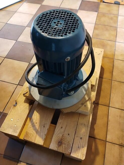 Silnik elektryczny kolnierzowy 3 kW do wirowki WR-30