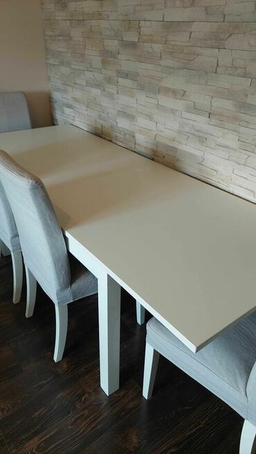 Kraków Stół biały Ikea i krzesła szare