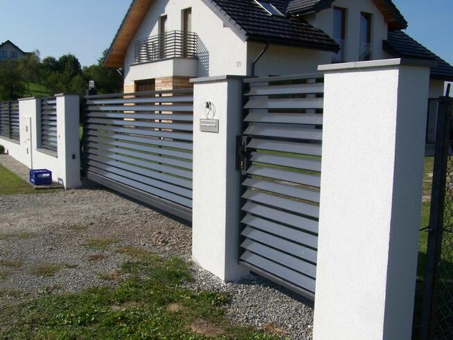 Nowoczesna brama przesuwna od SOLMET – styl i bezpieczeństwo