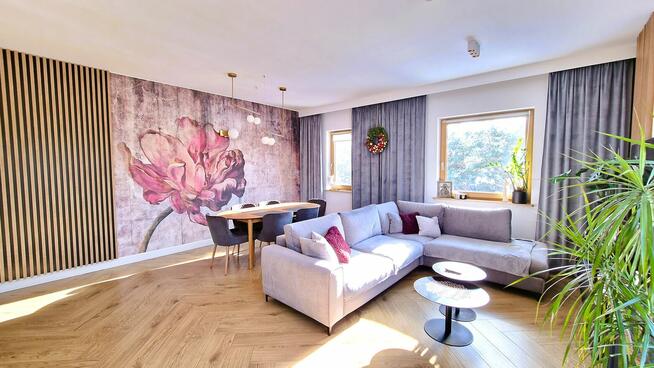 Modernistyczny dom nad jeziorem z funkcją pensjonatu