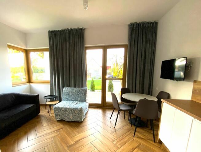 Modernistyczny dom nad jeziorem z funkcją pensjonatu