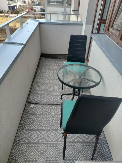 Wynajmę dwupokojowe mieszkanie z oddzielną kuchnią