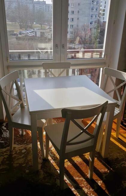 Stół IKEA BJURSTA + 4 krzesła IKEA INGOLF.