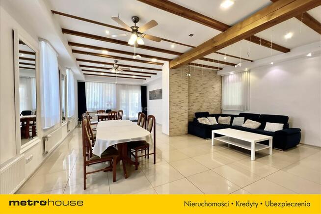 Dwa domy z linią brzegową Jezioraka Szałkowo