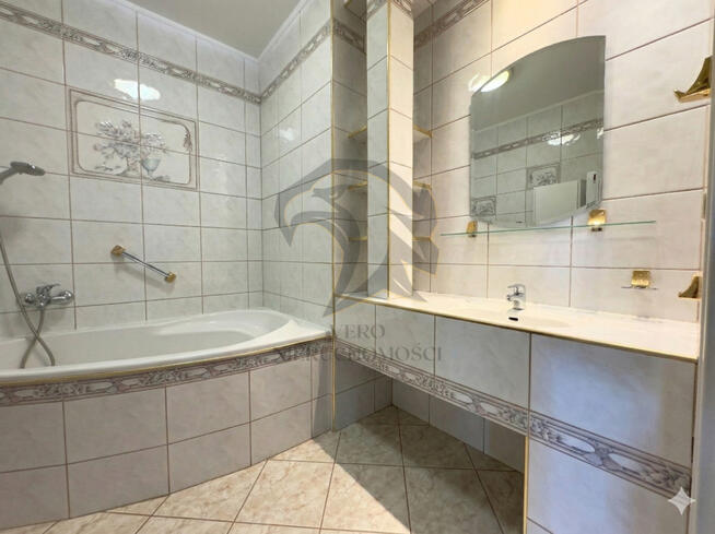 Zamknięte osiedle centralnie na przeciwko Lasku