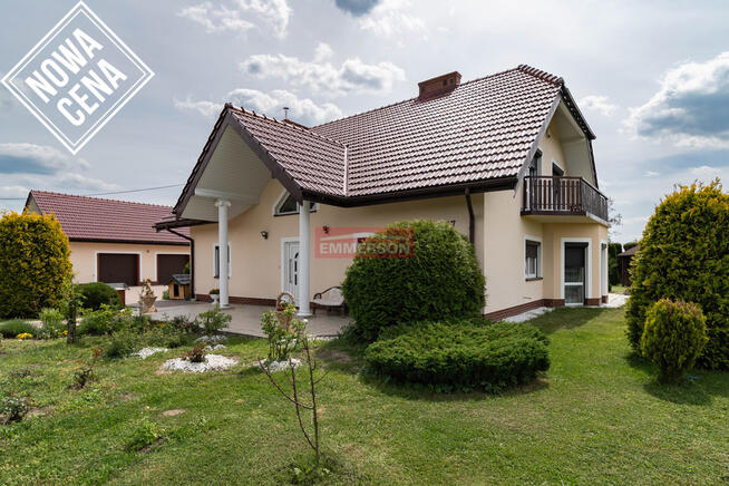 Wolnostojący, do wejścia, zagospodarowana działka