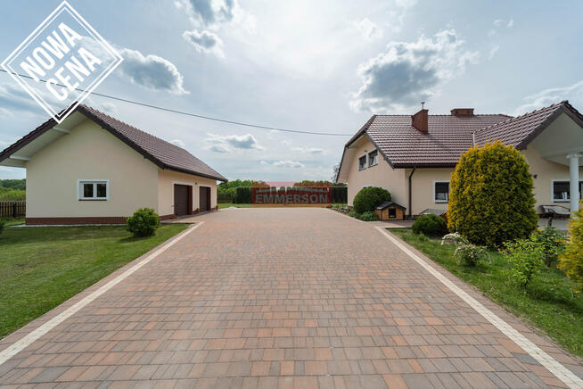 Wolnostojący, do wejścia, zagospodarowana działka