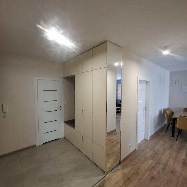 3 pok. mieszkanie nad jeziorem Garderoba + Widok