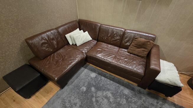 Narożnik z funkcją spania + dwie pufy