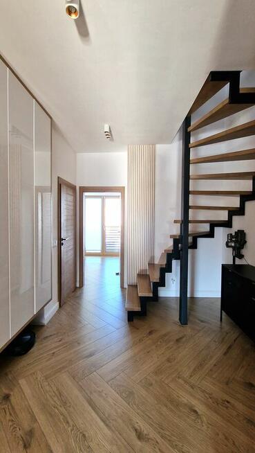 Modernistyczny dom nad jeziorem z funkcją pensjonatu