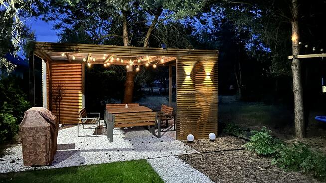 Modernistyczny dom nad jeziorem z funkcją pensjonatu