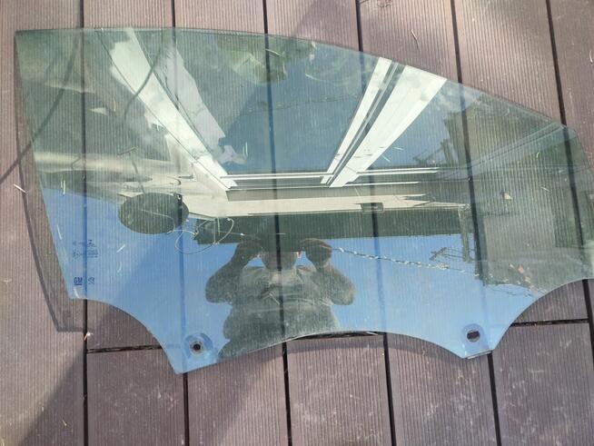 Szyba prawa przód Peugeot 5008 3008 19r