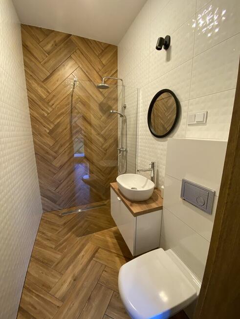 Modernistyczny dom nad jeziorem z funkcją pensjonatu