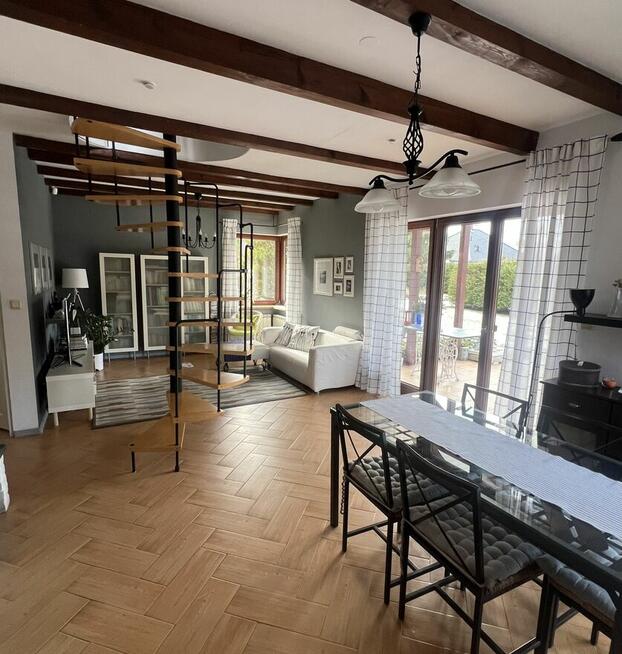 dom blisko morza z dużą działką