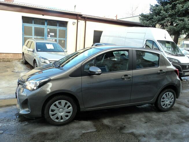 sprzedam ładną TOYOTE YARIS z 2016r 1.3 benz 100KM udziela.GW