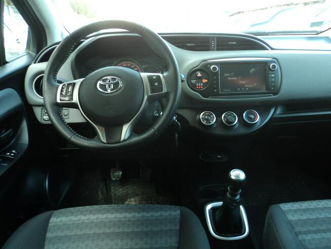 sprzedam ładną TOYOTE YARIS z 2016r 1.3 benz 100KM udziela.GW