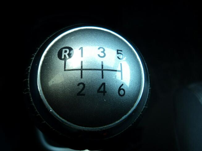 sprzedam ładną TOYOTE YARIS z 2016r 1.3 benz 100KM udziela.GW