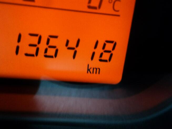 sprzedam ładną TOYOTE YARIS z 2016r 1.3 benz 100KM udziela.GW