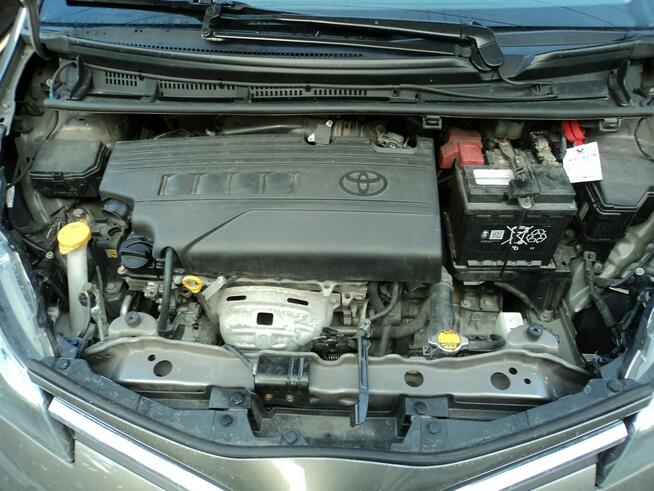 sprzedam ładną TOYOTE YARIS z 2016r 1.3 benz 100KM udziela.GW