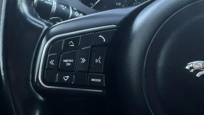 Jaguar F-PACE 2.0 4WD 296KM Pakiet black Skóry Panorama Podgrz. fotele El. klapa