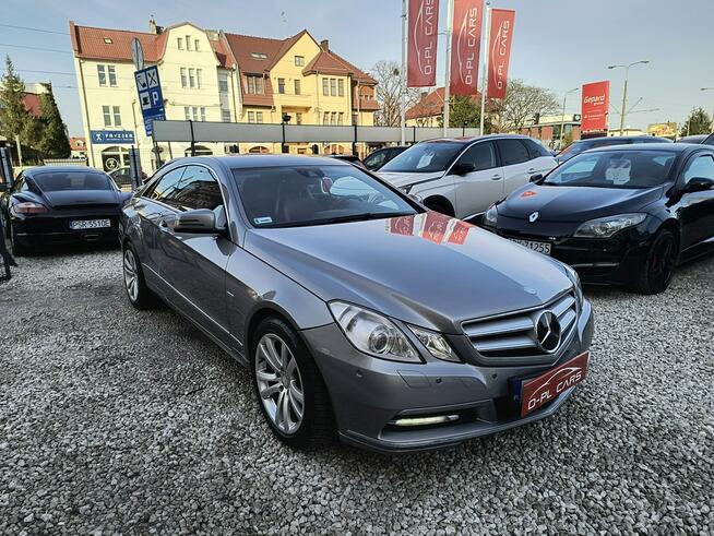 Mercedes E 250 RADAR| Skóry| Nawigacja| Wentylowane Fotele| 2x ALU| Nowy Rozrząd |