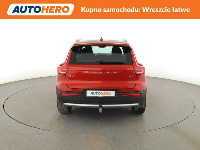 Volvo XC 40 FV23% automat B3 mHEV kamera navi LED tempomat el.klapa