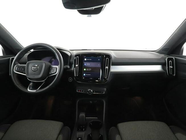 Volvo XC 40 FV23% automat B3 mHEV kamera navi LED tempomat el.klapa