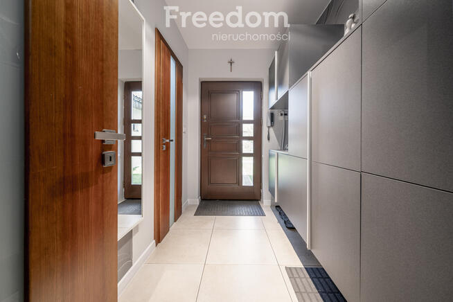 Dom wolnostojący gotowy do wprowadzenia.