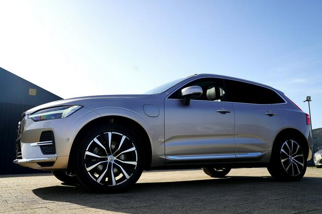 Volvo XC 60 RECHARGE panorama 4x4 kamery 360 acc blis head up skora hak MAX OPCJA