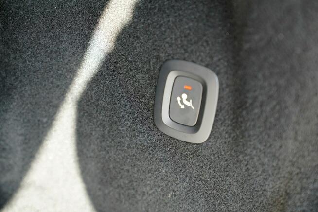 Volvo XC 60 RECHARGE panorama 4x4 kamery 360 acc blis head up skora hak MAX OPCJA