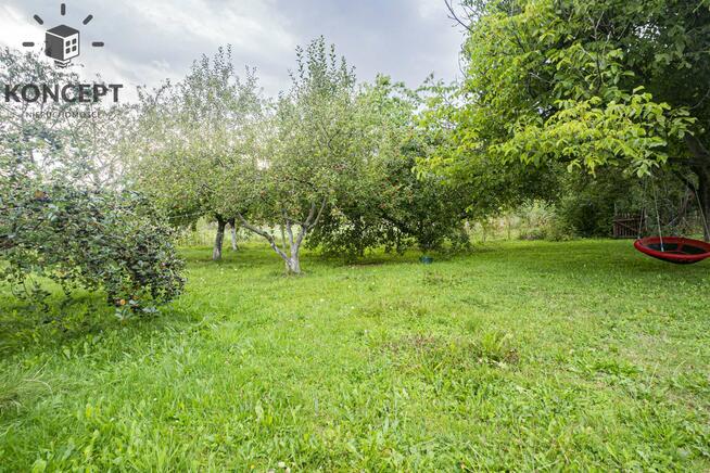 Dom z zabudowaniami z dużą, zieloną działką w cichej okolicy