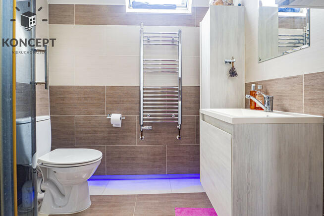 Dom z zabudowaniami z dużą, zieloną działką w cichej okolicy