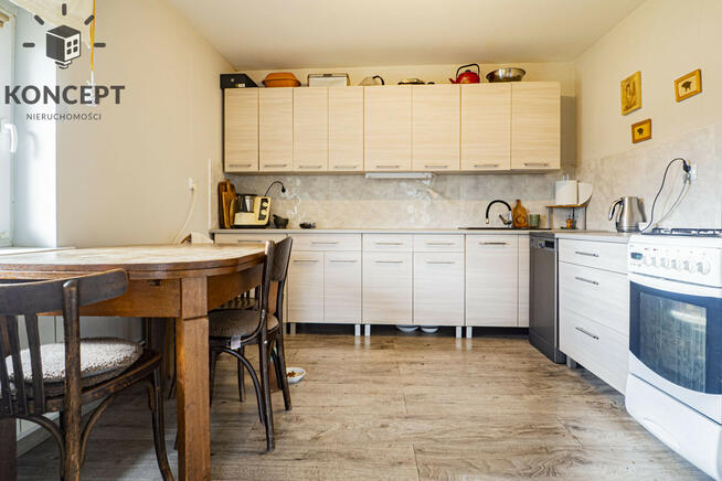 Dom z zabudowaniami z dużą, zieloną działką w cichej okolicy