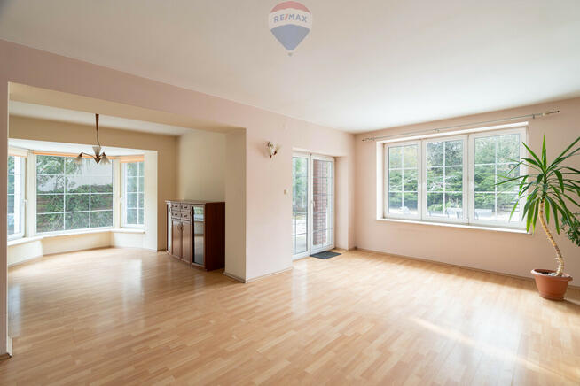 Dom w prestiżowej lokalizacji z pięknym ogrodem