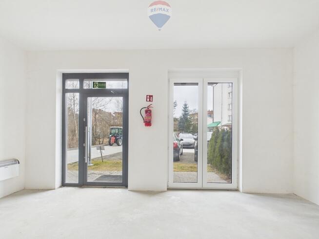 Lokal handlowo- usługowy 25m2 oś. Bór