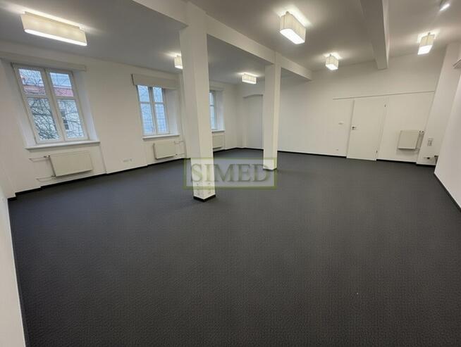 Odrestaurowana kamienica biurowa w Centrum