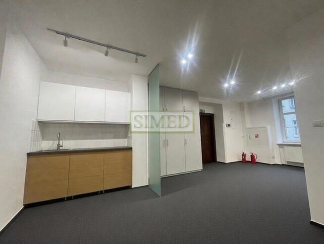 Odrestaurowana kamienica biurowa w Centrum