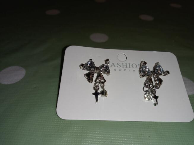 Piękne nowe kolczyki z kokardkami z cyrkoniami