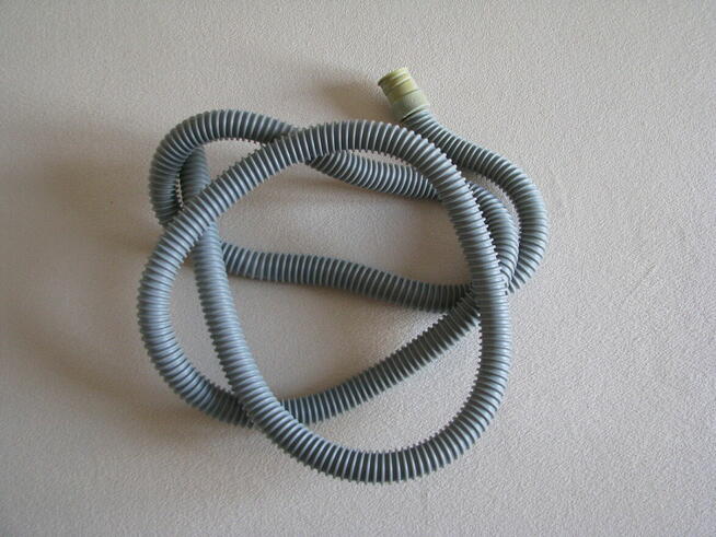 Uniwersalny wąż odpływowy do pralki