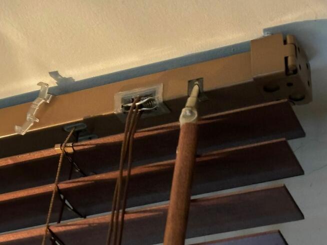 Żaluzje drewniane w bardzo dobrym stanie sprawne komp 4 szt