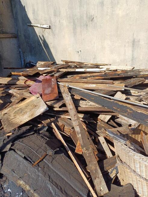 Drewno. Oddam za darmo drewno po rozbiórce.