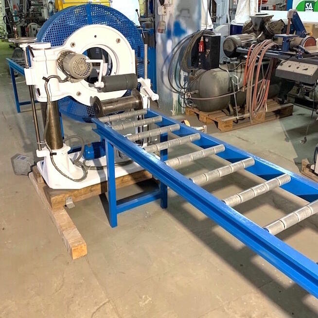 Automatyczna owijarka folią stretch do pakowania listew itp.