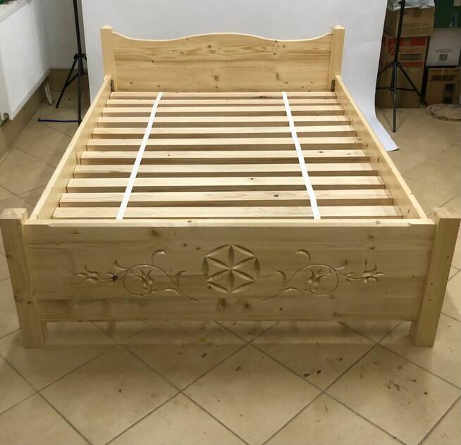 Łóżko góralskie drewniane bogato rzeźbione