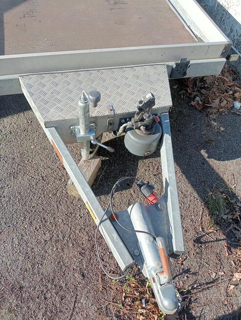 Przyczepka samochodowa