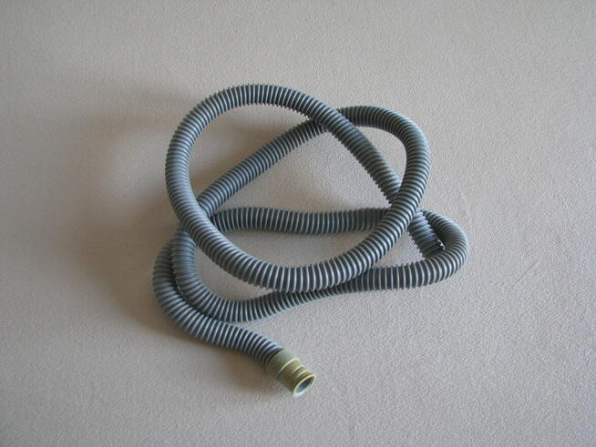 Uniwersalny wąż odpływowy do pralki