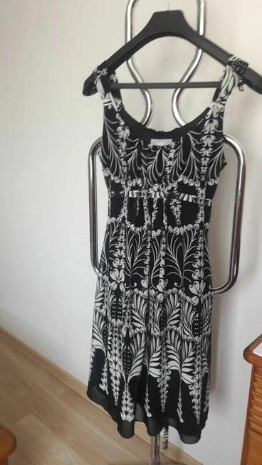 Sukienka czarna z białym cienka na ramiączka Wallis M